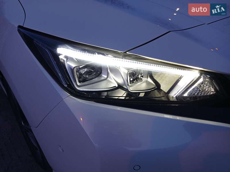 Хетчбек Nissan Leaf 2018 в Дніпрі