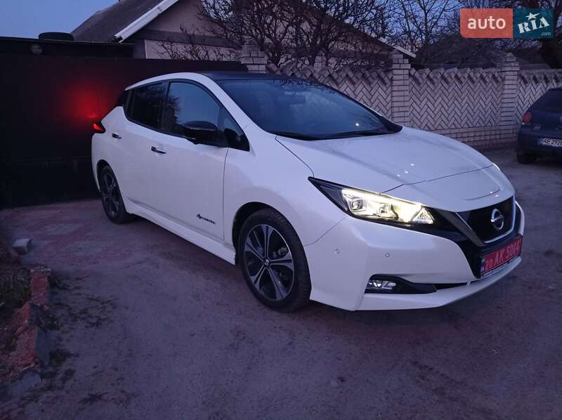 Хетчбек Nissan Leaf 2018 в Дніпрі