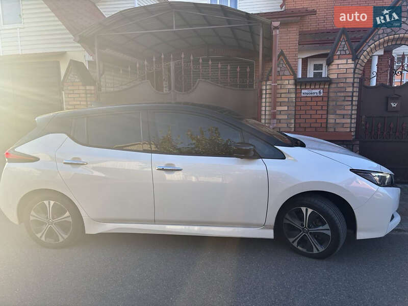 Хетчбек Nissan Leaf 2021 в Глевасі