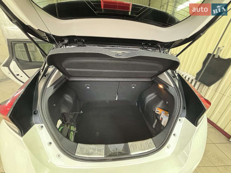 Хетчбек Nissan Leaf 2021 в Глевасі