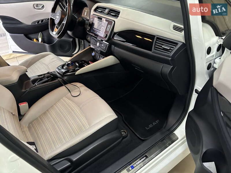 Хетчбек Nissan Leaf 2021 в Глевасі