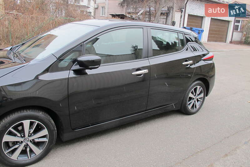 Хэтчбек Nissan Leaf 2021 в Киеве