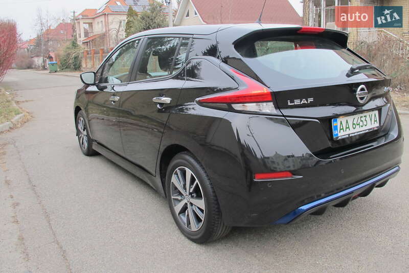 Хэтчбек Nissan Leaf 2021 в Киеве
