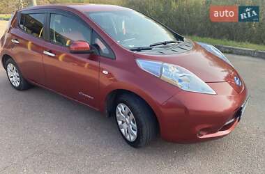 Хэтчбек Nissan Leaf 2013 в 