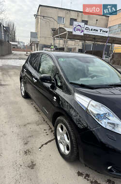 Хэтчбек Nissan Leaf 2012 в 
