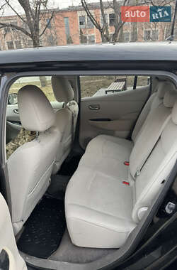 Хэтчбек Nissan Leaf 2012 в 
