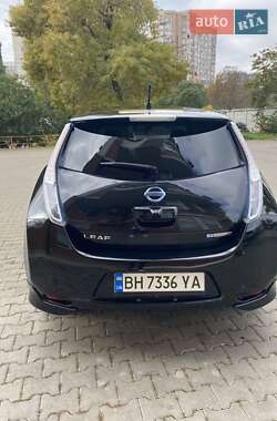 Хетчбек Nissan Leaf 2015 в 