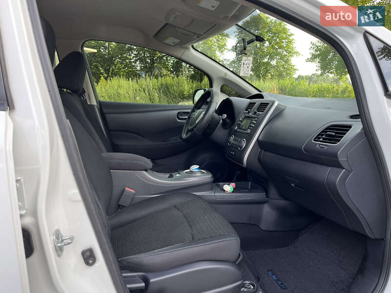 Хэтчбек Nissan Leaf 2014 в Днепре