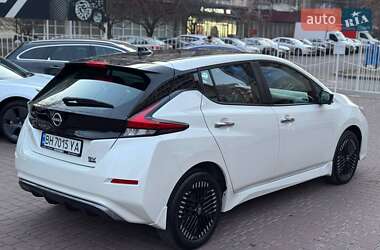 Хэтчбек Nissan Leaf 2023 в 