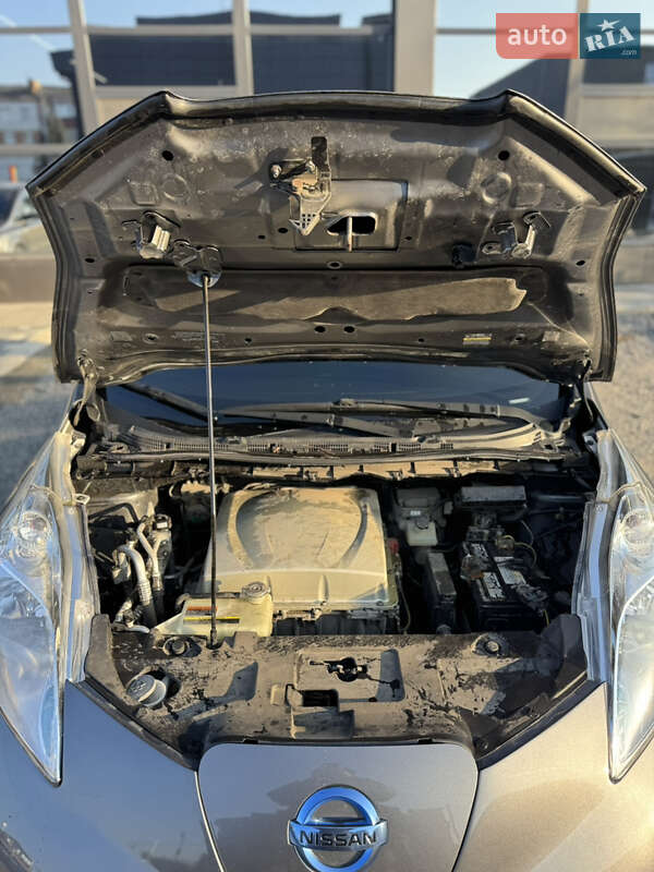 Хэтчбек Nissan Leaf 2015 в Шепетовке