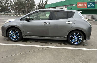Хетчбек Nissan Leaf 2016 в 