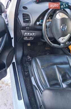 Хэтчбек Nissan Leaf 2015 в 