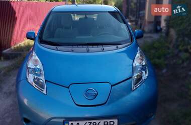 Хэтчбек Nissan Leaf 2012 в 