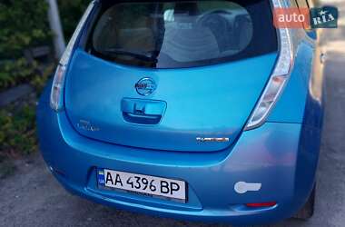 Хэтчбек Nissan Leaf 2012 в 