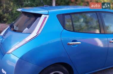 Хэтчбек Nissan Leaf 2012 в 