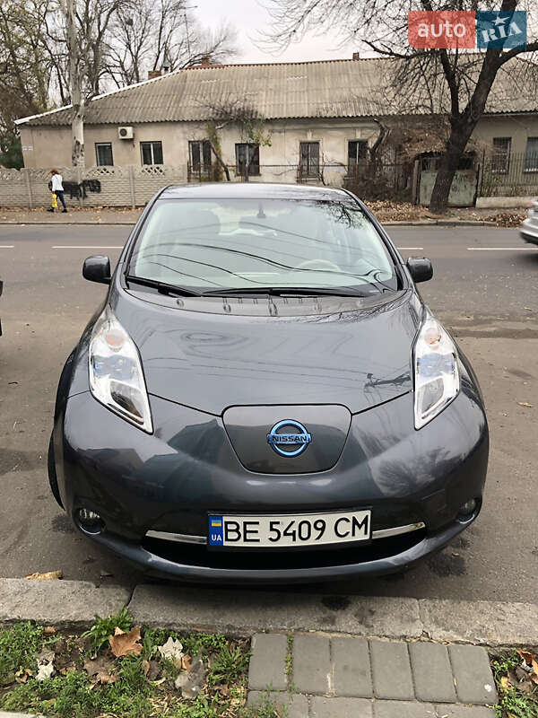 Хэтчбек Nissan Leaf 2013 в Николаеве