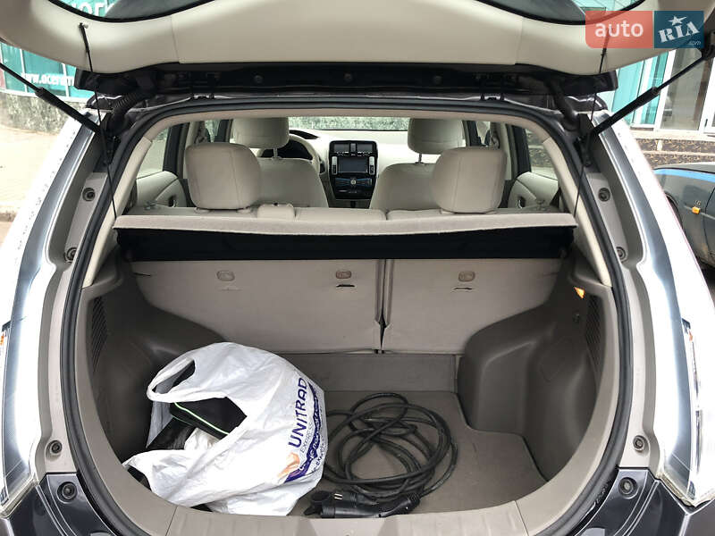 Хэтчбек Nissan Leaf 2013 в Николаеве