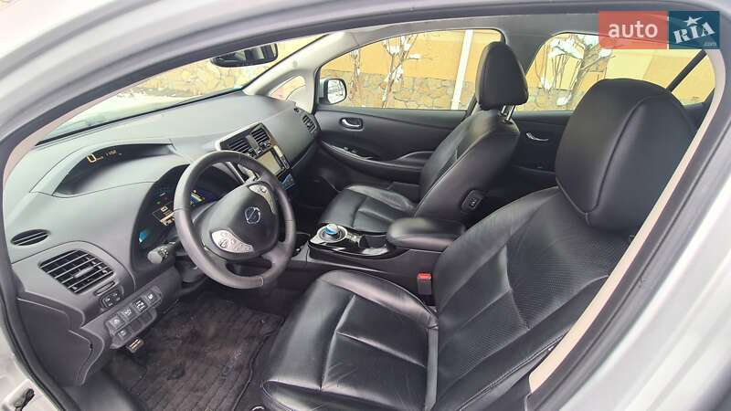 Хэтчбек Nissan Leaf 2016 в Хмельницком