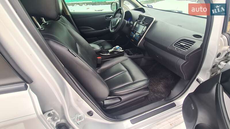 Хэтчбек Nissan Leaf 2016 в Хмельницком