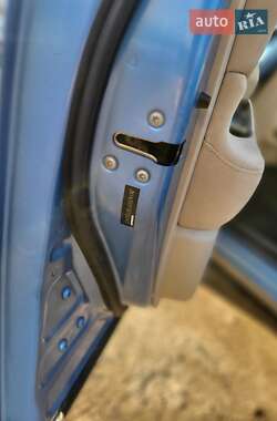 Хэтчбек Nissan Leaf 2011 в 