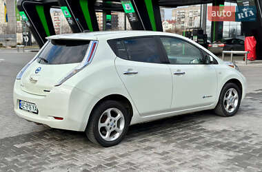 Хэтчбек Nissan Leaf 2012 в 