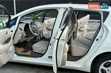 Хэтчбек Nissan Leaf 2012 в 