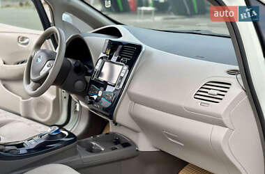 Хэтчбек Nissan Leaf 2012 в 