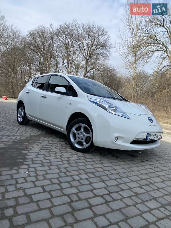 Хэтчбек Nissan Leaf 2015 в 