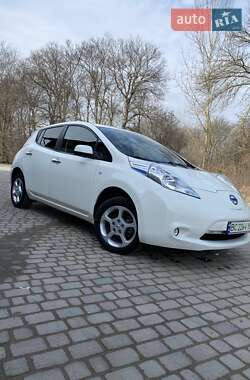 Хэтчбек Nissan Leaf 2015 в 