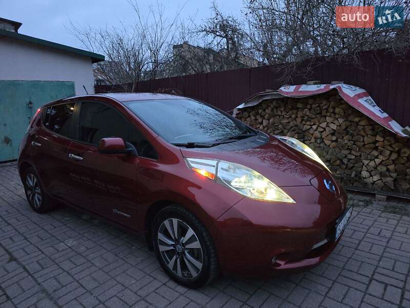 Хэтчбек Nissan Leaf 2013 в Львове