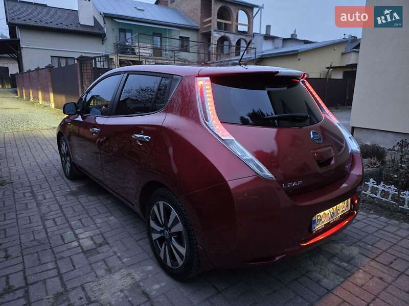 Хэтчбек Nissan Leaf 2013 в Львове