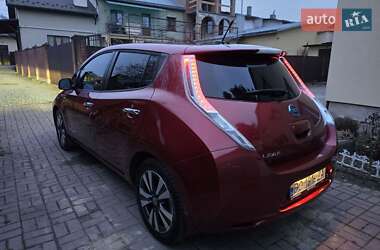 Хэтчбек Nissan Leaf 2013 в 