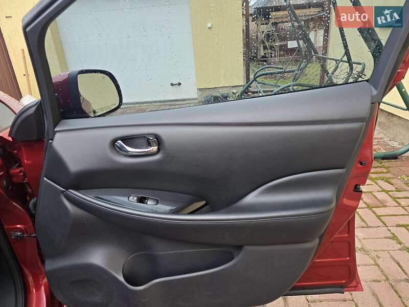 Хэтчбек Nissan Leaf 2013 в Львове