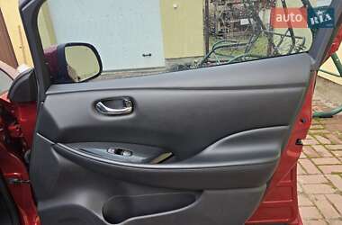 Хэтчбек Nissan Leaf 2013 в 