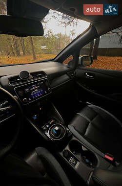 Хэтчбек Nissan Leaf 2023 в 