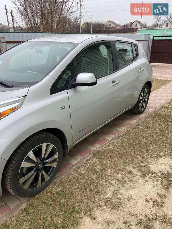 Хетчбек Nissan Leaf 2016 в Чернігові фото 8 Хетчбек Nissan Leaf 2016 в Чернігові