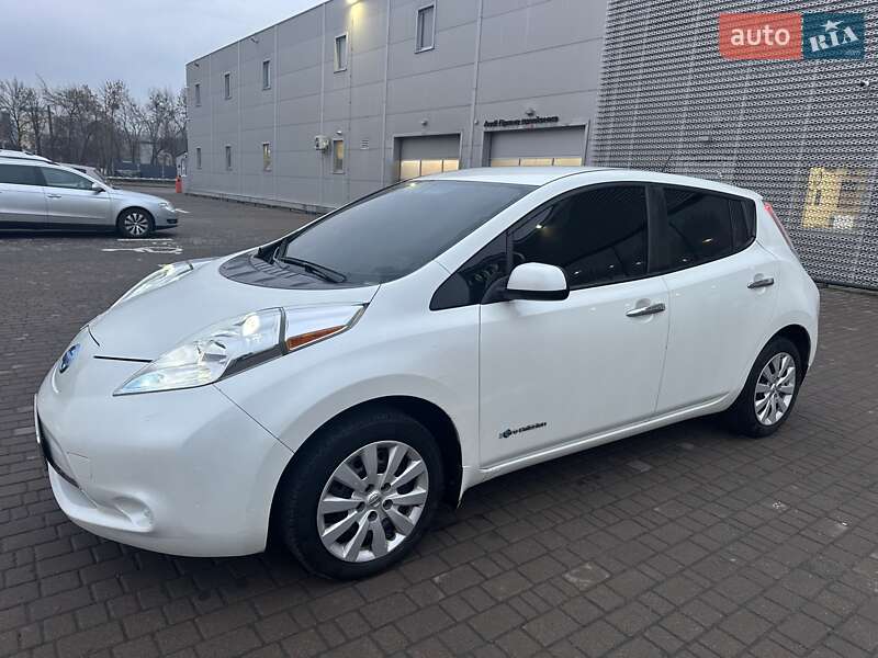 Хэтчбек Nissan Leaf 2015 в Львове