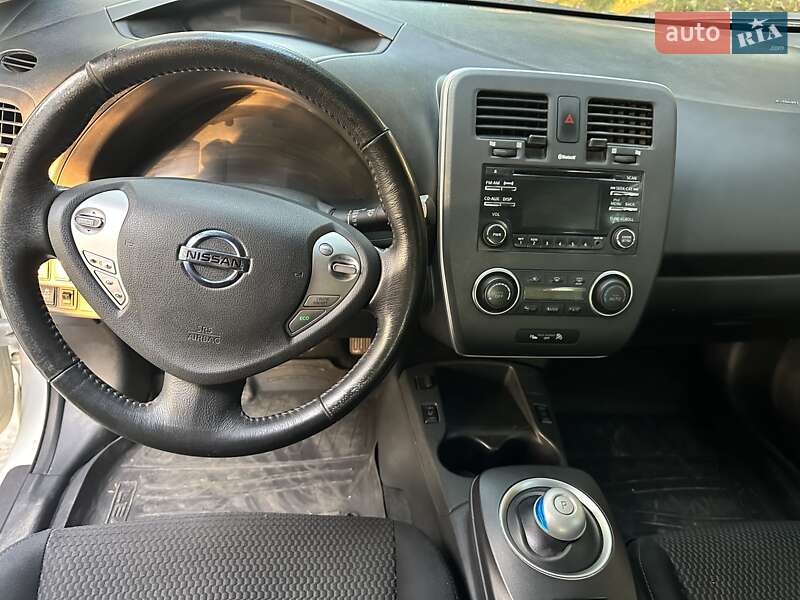 Хэтчбек Nissan Leaf 2015 в Львове