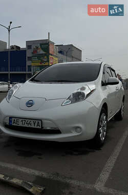 Хэтчбек Nissan Leaf 2016 в Днепре