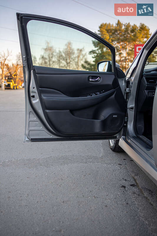 Хетчбек Nissan Leaf 2019 в Чернівцях