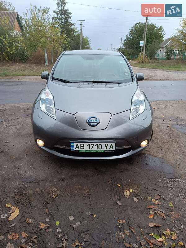 Хетчбек Nissan Leaf 2014 в 