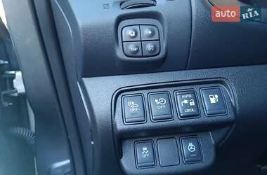 Хэтчбек Nissan Leaf 2014 в 