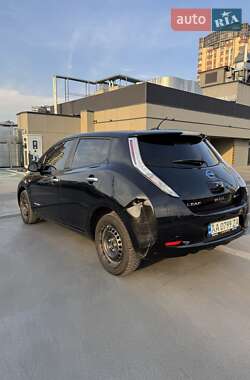Хэтчбек Nissan Leaf 2013 в 