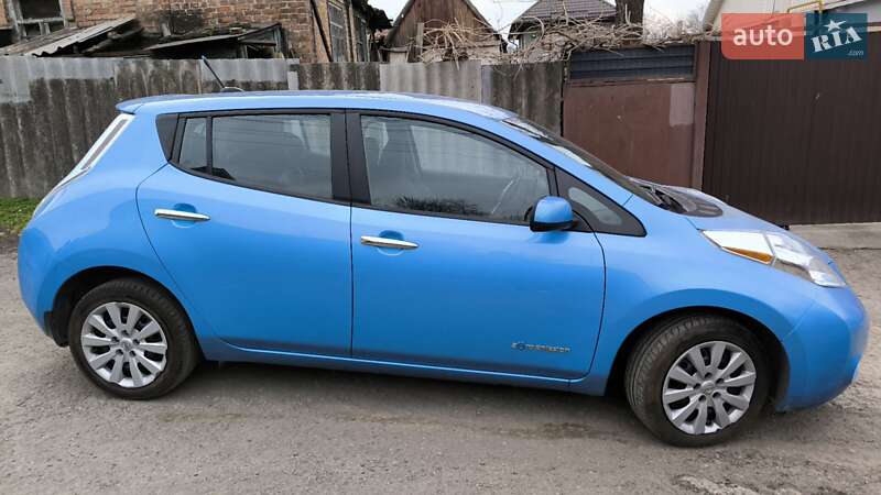Хэтчбек Nissan Leaf 2013 в Запорожье