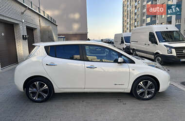 Хэтчбек Nissan Leaf 2015 в 