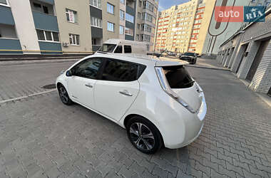 Хэтчбек Nissan Leaf 2015 в 