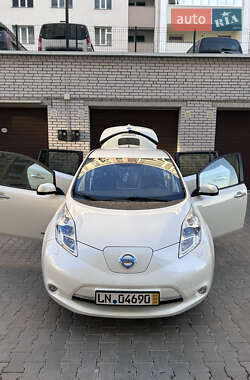 Хэтчбек Nissan Leaf 2015 в 