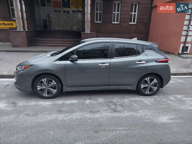 Хэтчбек Nissan Leaf 2021 в 