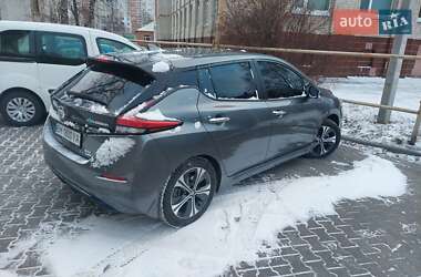 Хэтчбек Nissan Leaf 2021 в 