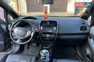 Хэтчбек Nissan Leaf 2014 в 